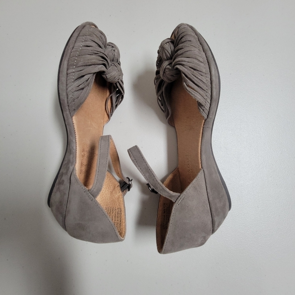 Gentle Souls By Kenneth Cole Women's Lily Knot Sandals. - Picture 6 of 11